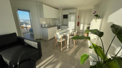 Seaview, workspace, pools, 150m to beach