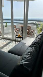 Seaview, workspace, pools, 150m to beach