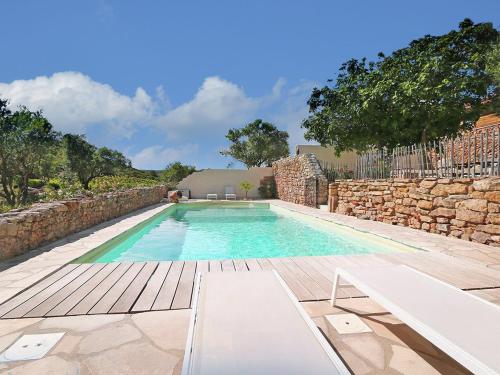 Secluded Apartment in Villes que with Pool