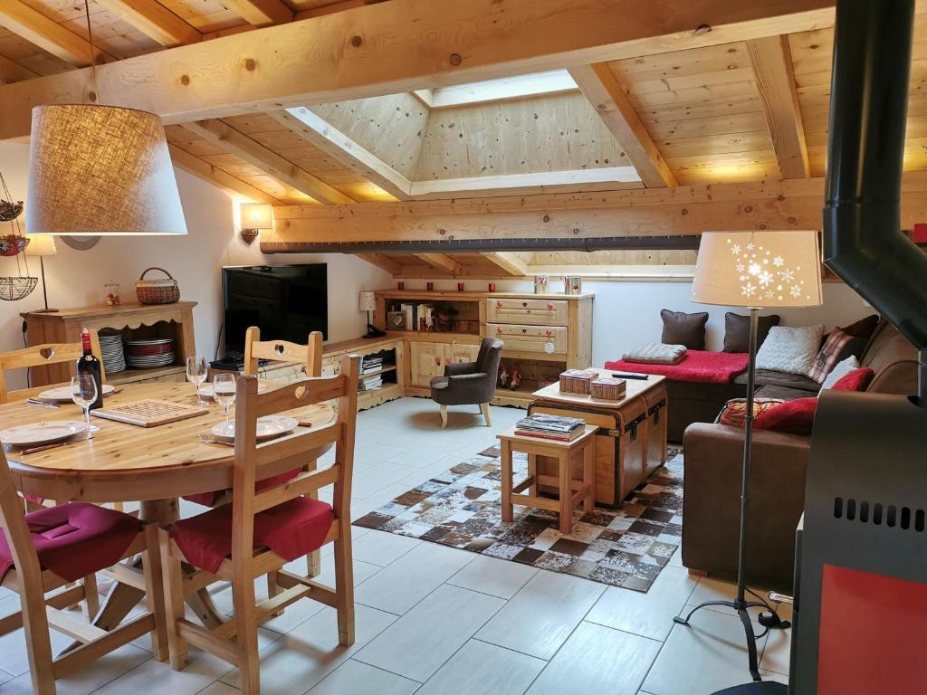 Secluded Apartment in Villes que with Pool