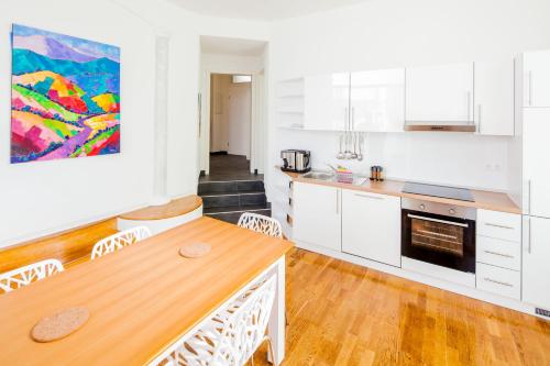 SecondHome Esslingen - Very nice and large holiday apartment near historic city centre, B W1-2