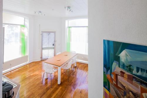 SecondHome Esslingen - Very nice and large holiday apartment near historic city centre, B W1-2