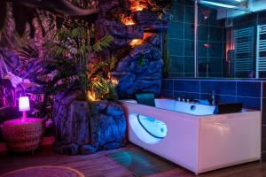 SECRET SUITE \