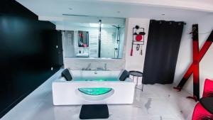 SECRET SUITE \