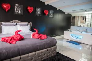 SECRET SUITE \