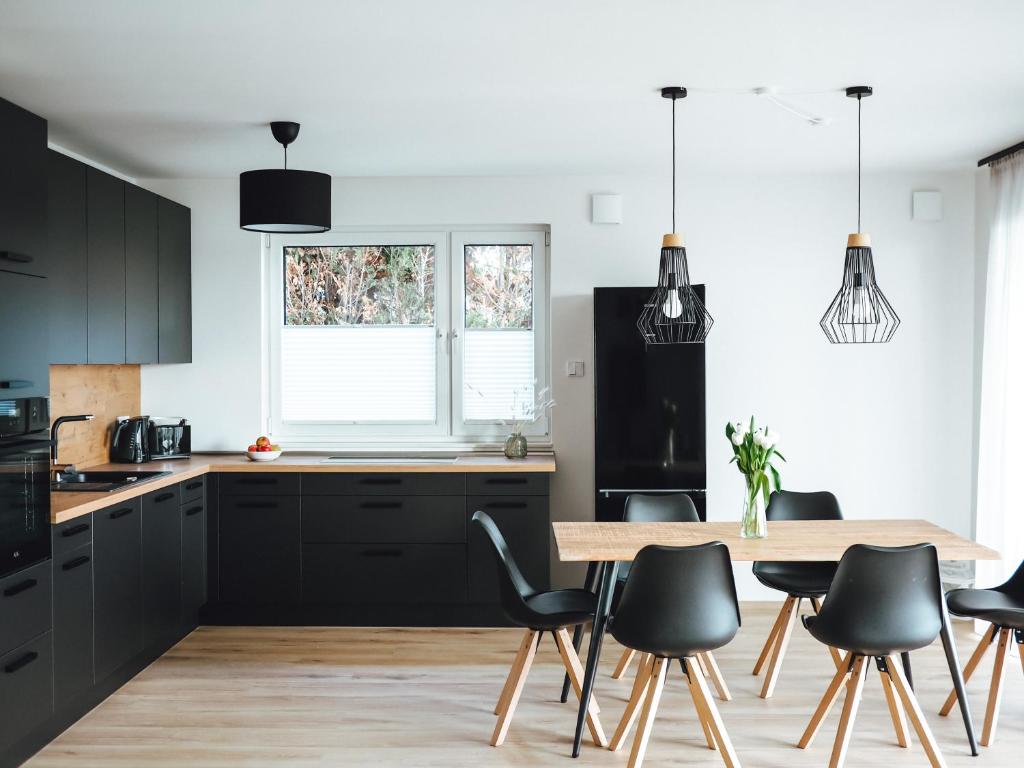 Seeblick & Terrasse! Moderne Ferienwohnung 96qm 8d Hafenstraße, 01983 Großräschen