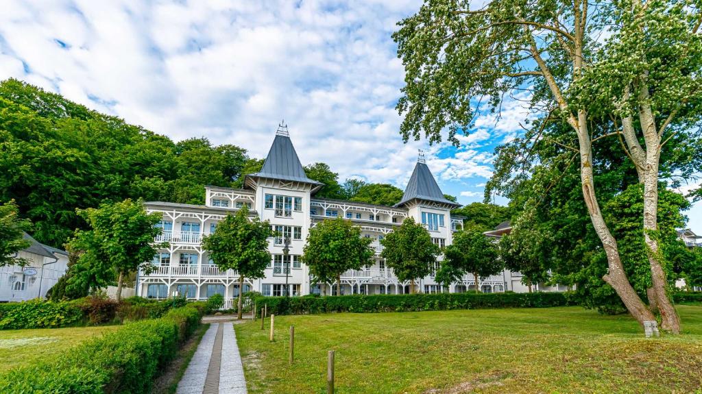 Appartement Seeschloss App 03 direkt an der St Strandpromenade 5 18609 Binz