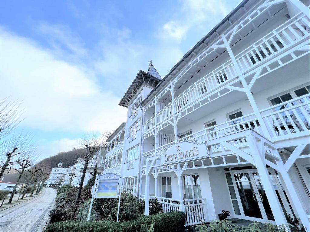 Seeschloss Binz 24 Strandpromenade 05, 18609 Binz