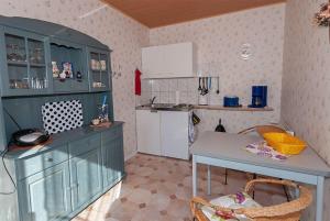 Sehr-guenstiger-Bungalow-fuer-2-Personen-1-Aufbettung-auf-Ruegen