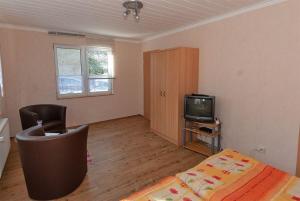 Appartement Sehr-guenstiger-Bungalow-fuer-2-Personen-1-Aufbettung-auf-Ruegen Polkvitz 35 18551 Sagard Mecklembourg-Poméranie