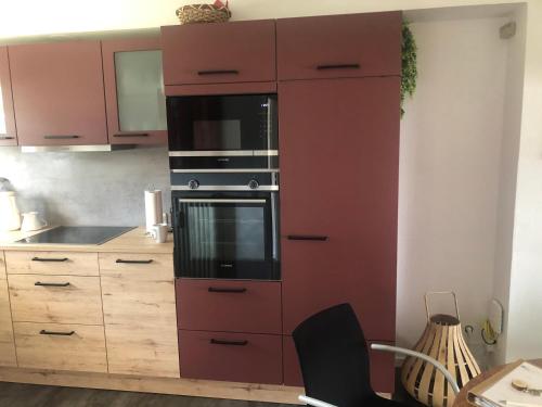Sehr schöne ufernahe ebenerdige Ferienwohnung Pura Vida auf der Halbinsel Scheid
