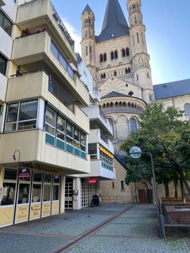 Sehr zentral, geräumiges, helles Studio-Apartment
