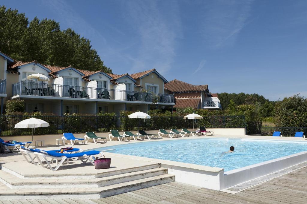 Séjour à 4 ou 6 avec vue sur la marina