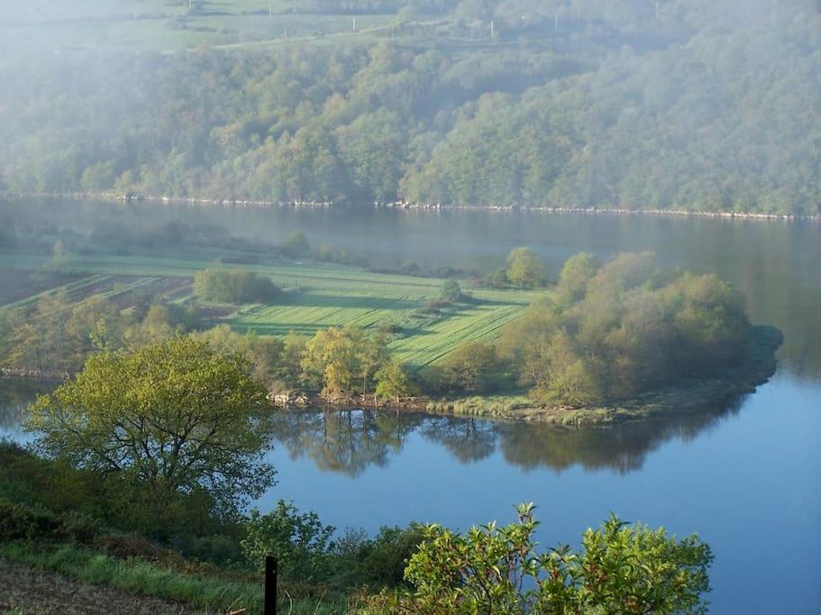 Séjour en yourte mongole dans la Loire Route de Lupé, 42155 Saint-Jean-Saint-Maurice-sur-Loire