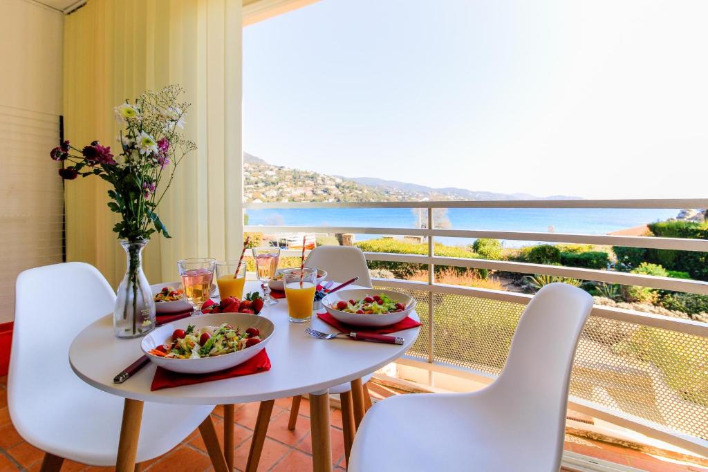 Appartement SELECT'SO HOME - Appartement Vue mer & Pieds dans l'eau - ESTEL-F 32 BD DE LA BALEINE 83980 Le Lavandou