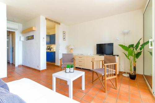 Appartement SELECT'SO HOME - Appartement Vue mer & Pieds dans l'eau - ESTEL-F 32 BD DE LA BALEINE 83980 Le Lavandou Provence-Alpes-Côte d\'Azur