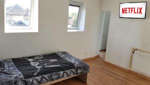 Appartement Semi studio - TV - WIFI - Salle de bain Privée 2 Rue d'Aulnoye 59440 Avesnes-sur-Helpe Nord-Pas-de-Calais