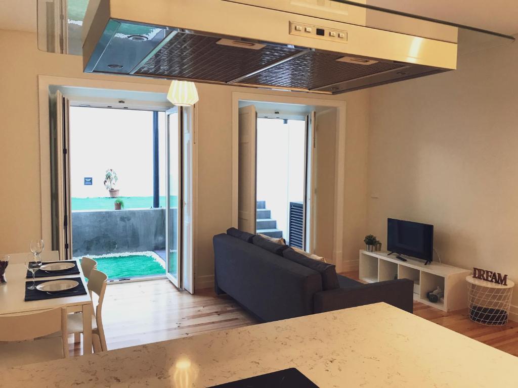 Senhora do Monte Apartment 2(esq) with Outdoor Space 15 Rua da Senhora do Monte r/ch esquerdo, 1170-359 Lisbonne