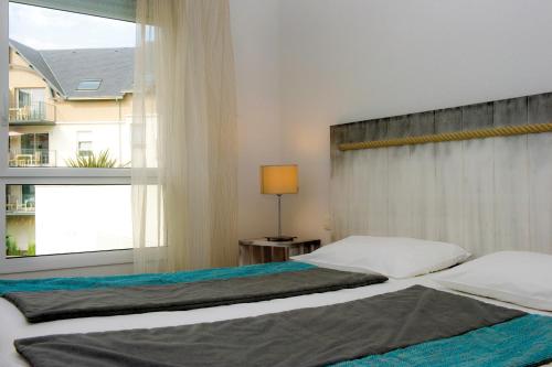 Sensational Lou Castel 1 bed Apartment with separate sleeping alcove sleeps 4