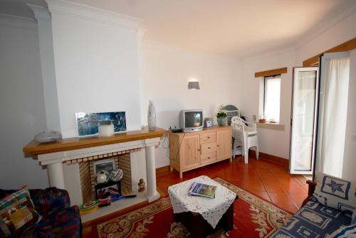 Serene - 5 bedroom apartment, sleeps 9, with sea views and 3 pools