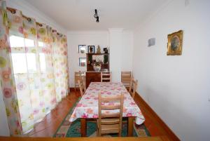 Serene - 5 bedroom apartment, sleeps 9, with sea views and 3 pools
