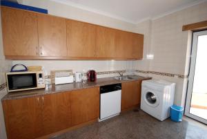 Serene - 5 bedroom apartment, sleeps 9, with sea views and 3 pools