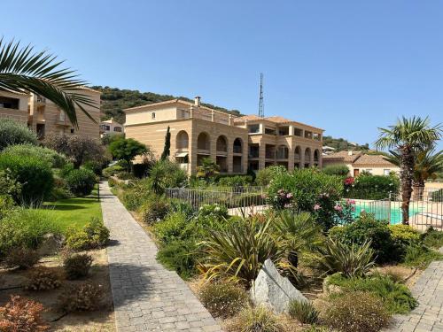 Serene Apartment in L le Rousse with Swimming Pool