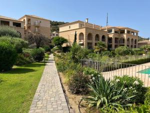 Serene Apartment in L le Rousse with Swimming Pool
