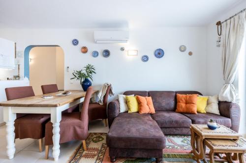 Serenidade - sunny flat in the centre of Salema
