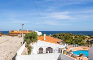 Serenidade - sunny flat in the centre of Salema