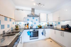 Serenidade - sunny flat in the centre of Salema