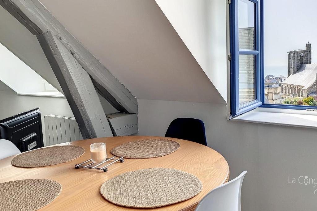 Serenity - 3 bedroom top floor apartment parking & lake view terrace