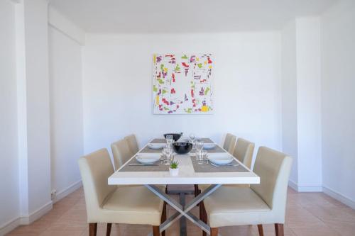 SERRENDY 2-bedroom apartment with terrace and parking only 100 meters