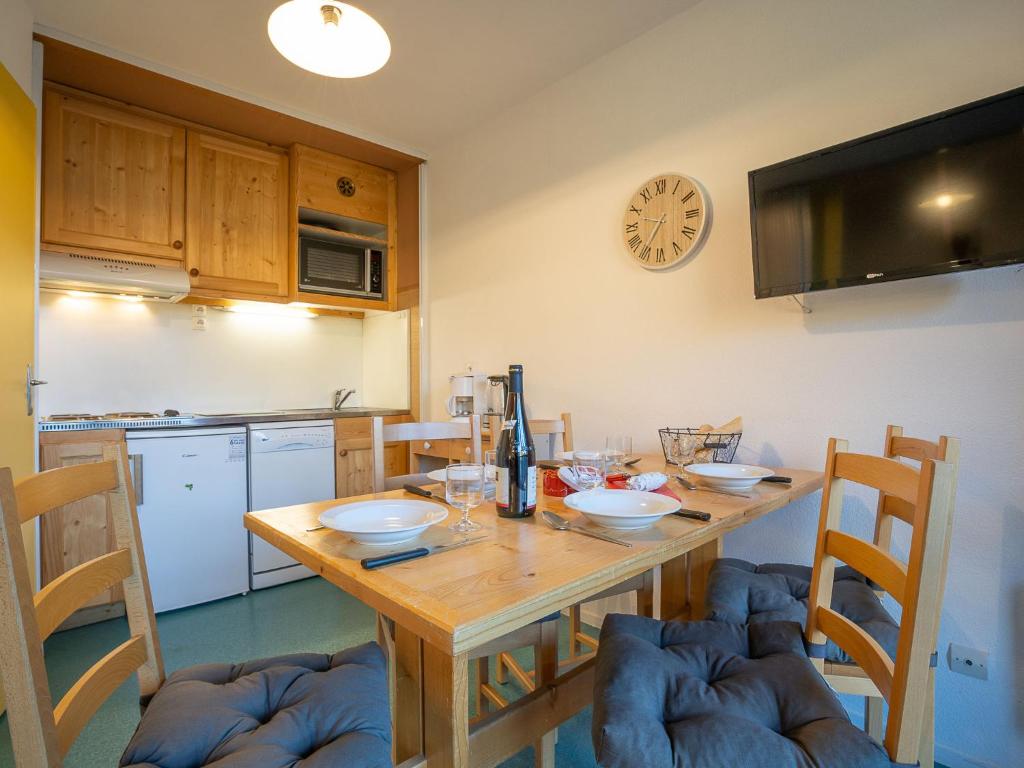 SERRENDY 3 minute-walk to the beaches! Cozy 2-bedroom apartment