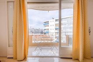 SERRENDY 3 minutes from the Rue dAntibes and the famous Croisette!