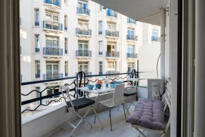 Appartement SERRENDY - 3 pièces avec terrasse & vue latérale mer face au Martinez 22 rue Latourg-Maubourg 06400 Cannes Provence-Alpes-Côte d\'Azur