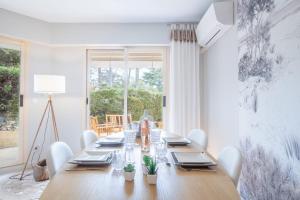 SERRENDY Garden level in residential property with swimming pool