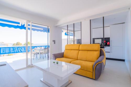 SERRENDY Just one minute walk to the beaches! View of the sea terrace