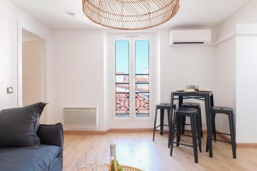 SERRENDY NOUVEAU ! 2 pièces rénové en plein centre de Cannes !