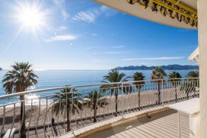 Appartement SERRENDY Panoramic view of the sea situated a few steps from the beach 1 Avenue Laugier 06400 Cannes Provence-Alpes-Côte d\'Azur
