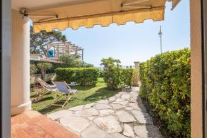 SERRENDY  RARE !  Superbe 3 pièces avec jardin & vue sur la mer 
