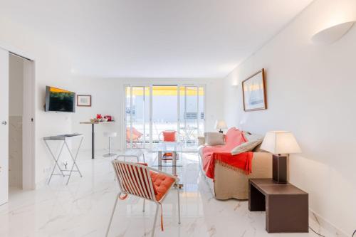 SERRENDY Renovated 1-bedroom apartment in a private estate