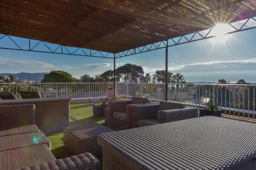 SERRENDY ROOFTOP TERRACE in residential property WITH POOL & SEA VIEW !