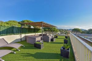 SERRENDY ROOFTOP TERRACE in residential property WITH POOL & SEA VIEW !