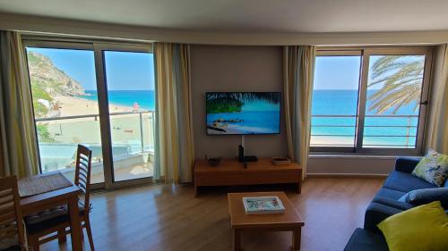 SESIMBRA California Private Beach Front