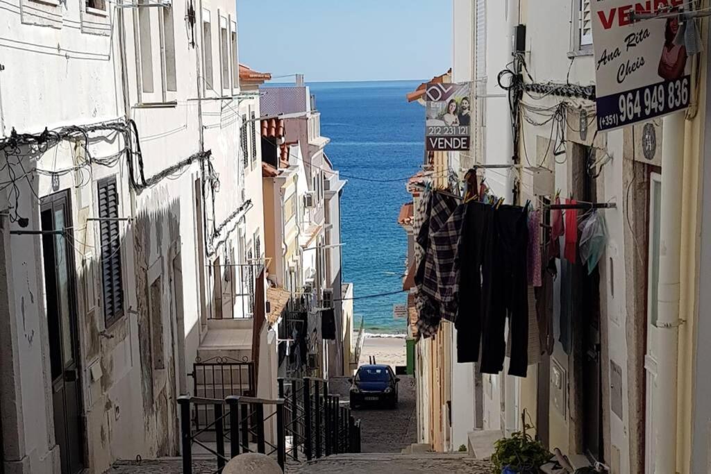 Sesimbra - Casa na Praia (Reg.97616/AL) 47 Rua Professor Joaquim Marques Pólvora, 2970-776 Sesimbra