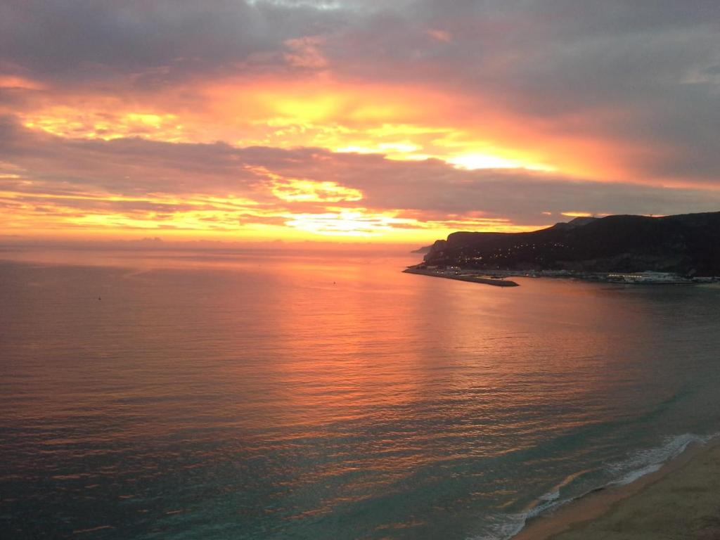 Sesimbra Sun Bay Av Navegador Rodrigues Soromenho, Bloco J, 2970-773 Sesimbra