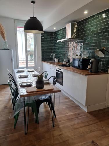 SETE Bel appartement rénové. Superbe emplacement.