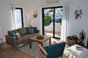Shades Of Blue With Ocean View - Fast Wifi