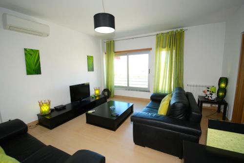Shine - Lovely 2 bedroom apartment, only 200m from the beach and restaurants